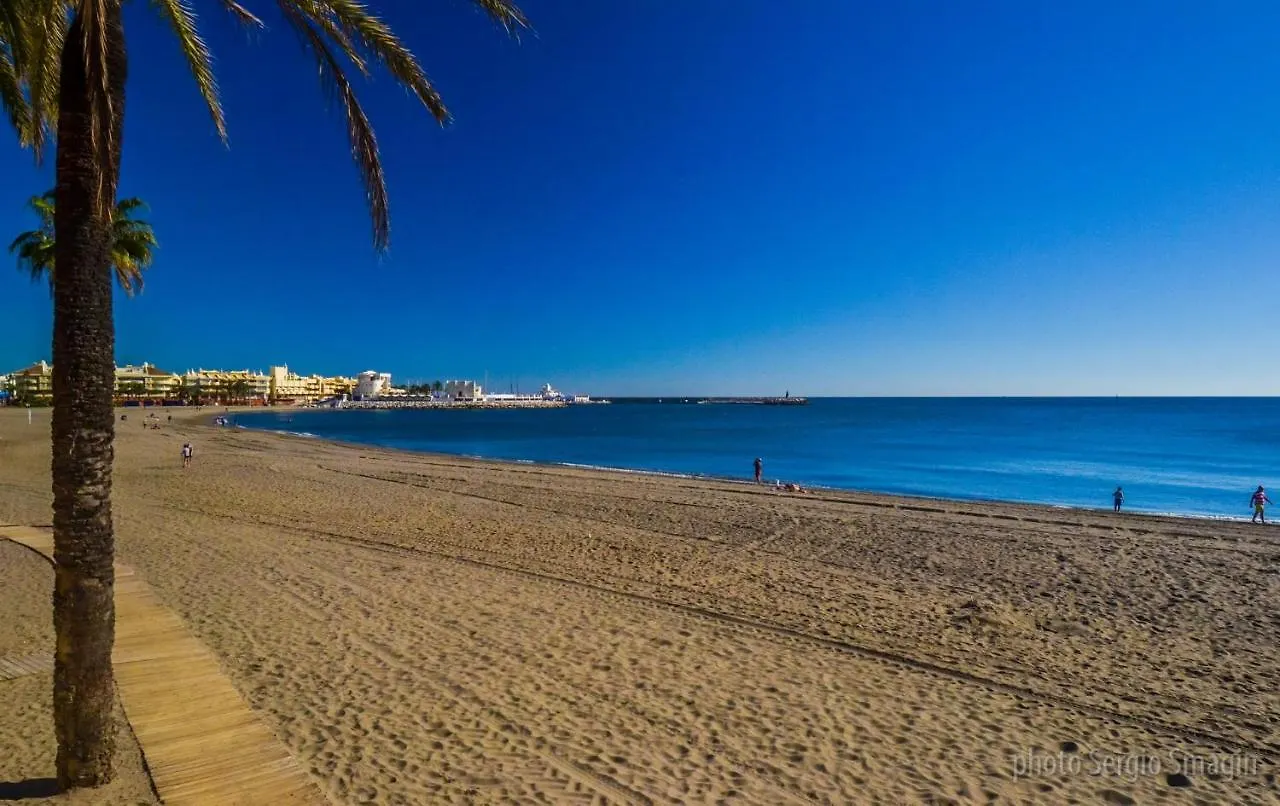 508 Piscis: Mountain-View Apartment with Pool Benalmadena